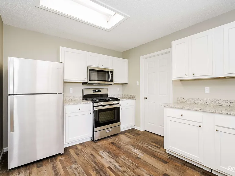 2303 Westmere Dr — Photo 7