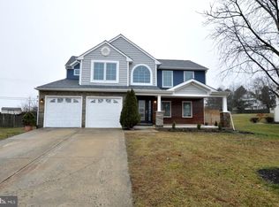 8 Aster Ct, Delran, NJ 08075