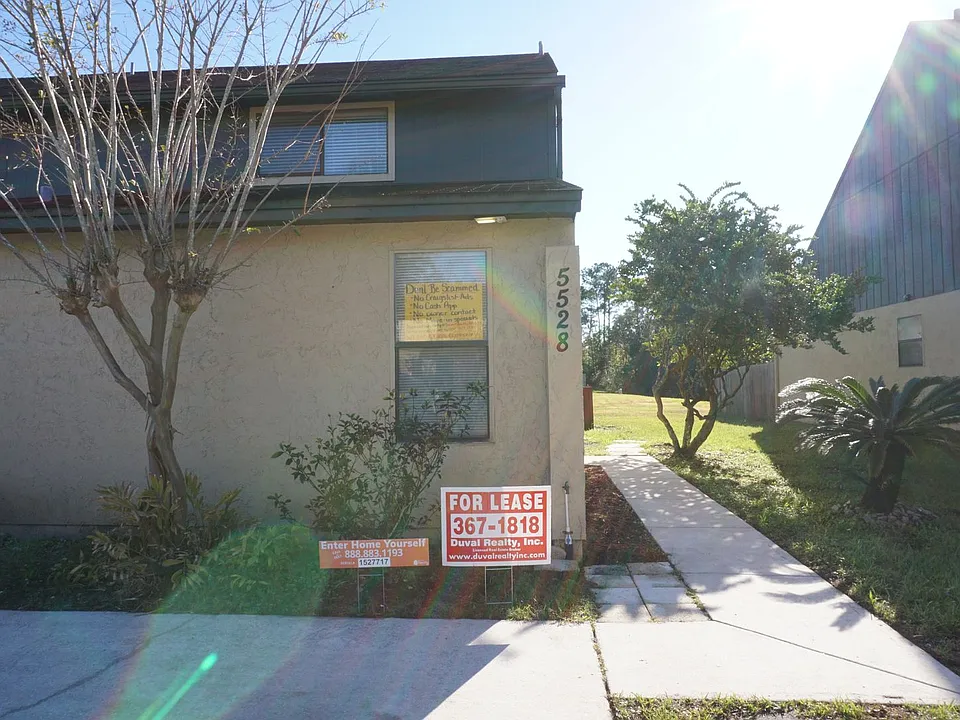 5528 Greatpine Ln S
