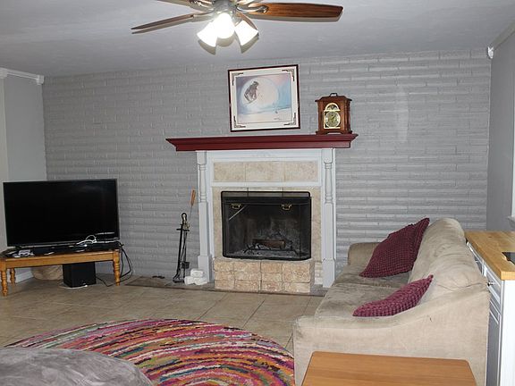 3rd image of 804 Alamo Dr