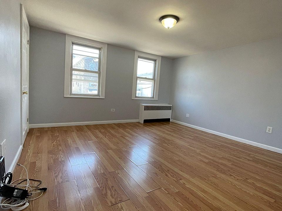 2nd image of 109 McAdoo Ave #3