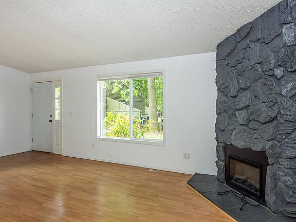 3rd image of 4920 Plomondon St