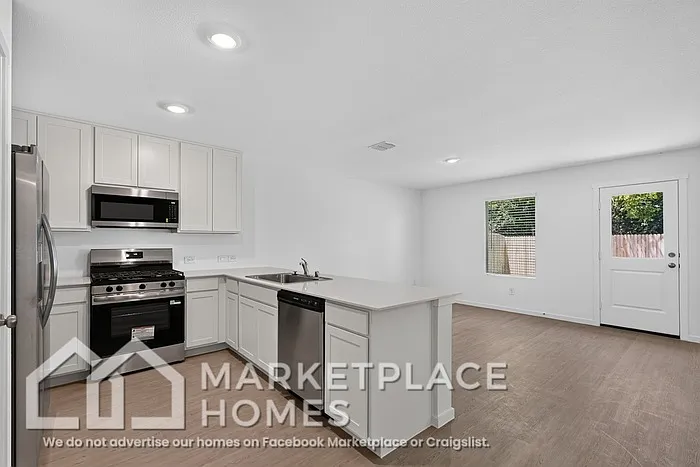 412 Sambal Dr — Photo 4