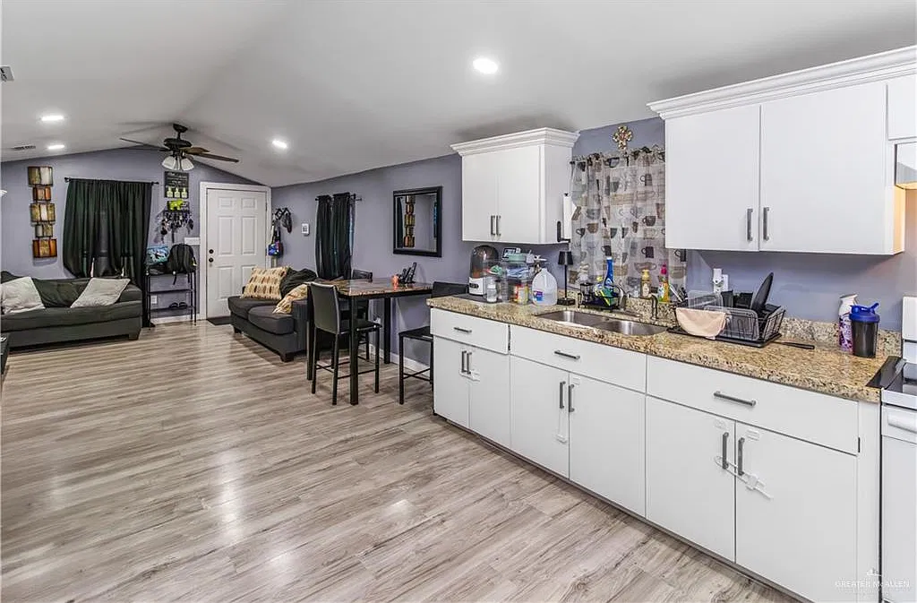 3 bed, 2.0 bath, 1005 sqft, $1,700 — Photo 4