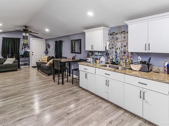 4th image of 603 E Samano St