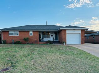 1128 Blackstone Ave, Clinton, OK 73601