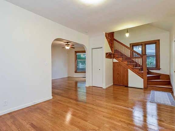 5th image of 823 Paris Ave NE