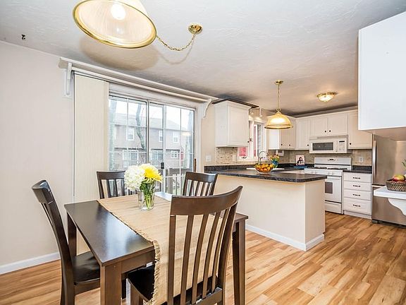3rd image of 75 Heritage Dr #75