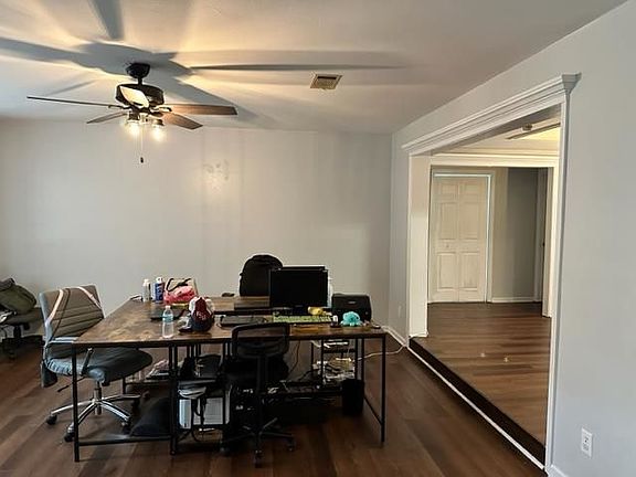 5th image of 2811 Royal Oaks Dr
