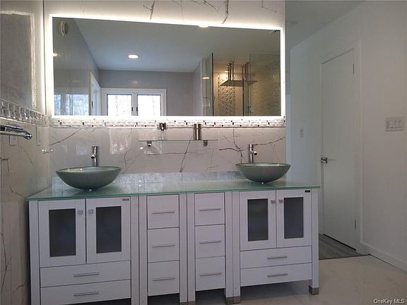 2nd image of 16 Wallenberg Cir
