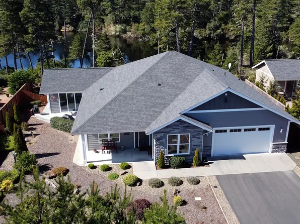 88084 Lake Point Dr, Florence, OR 97439