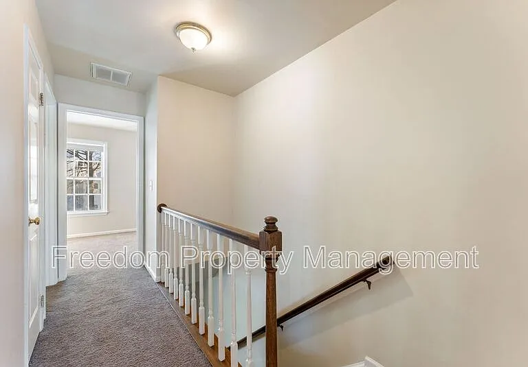 726 Pine Tree Ct — Photo 16