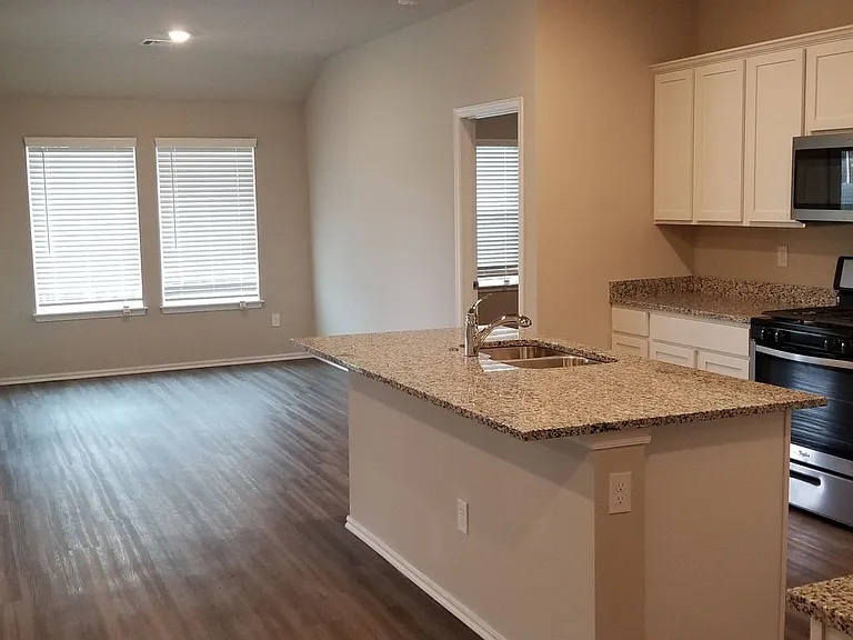3102 Debbie Ln — Photo 8