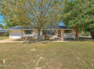 912 E Huntsville Ave, Springdale, AR 72764