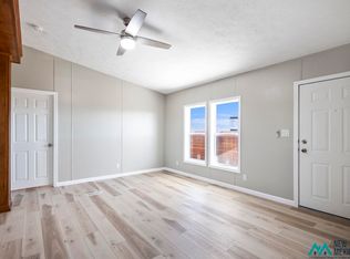 402 San Andres Dr, Elephant Butte, NM 87935