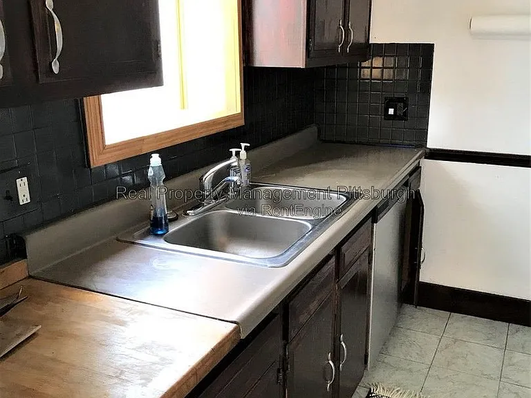 1685 Doyle St — Photo 7