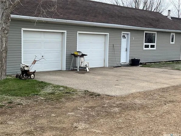 9 2nd STREET E, Willow Bunch, SK S0H 4K0