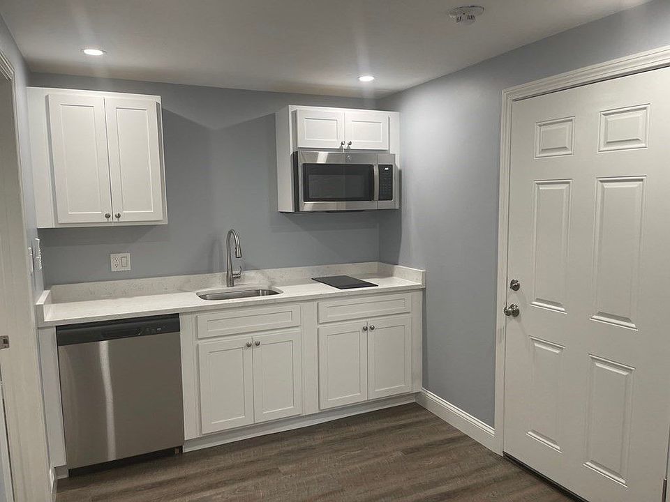 1st image of 129 Pleasant St #1