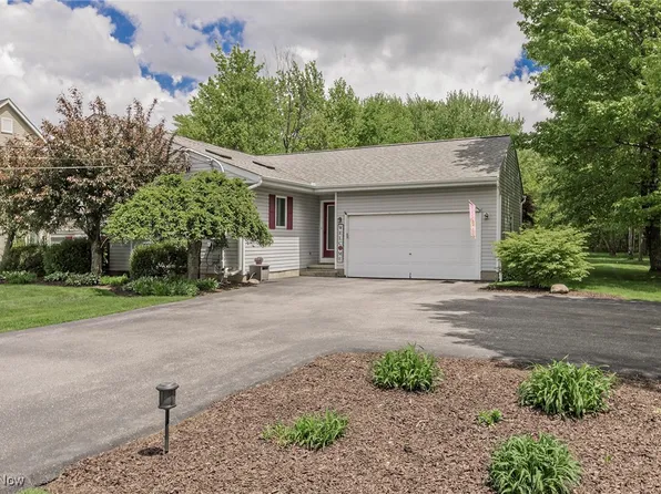 5141 Chillicothe Rd, Chagrin Falls, OH 44022