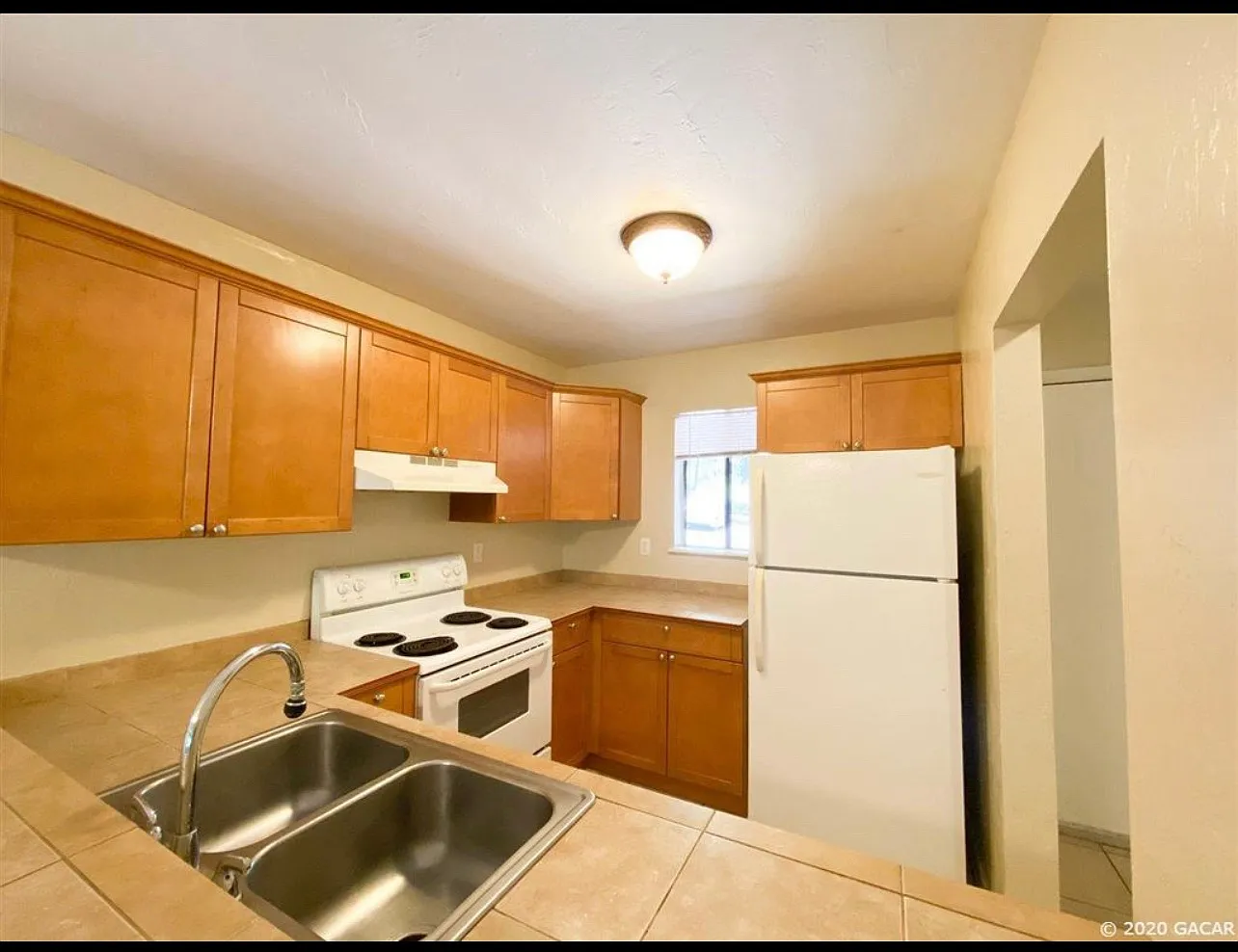 111 SE 16th Ave — Photo 1