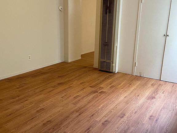 5th image of 2514 Clay St APT 5