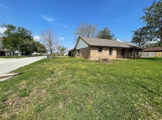 205 Swift St, Angleton, TX 77515