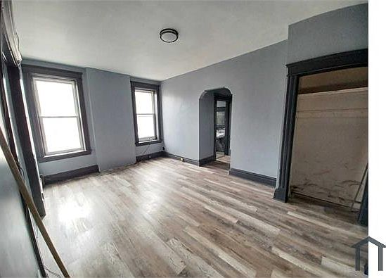 3rd image of 1506 Mallinckrodt St Floor 2