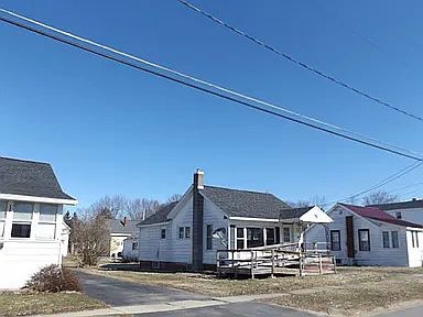 4th image of 67 Ames St