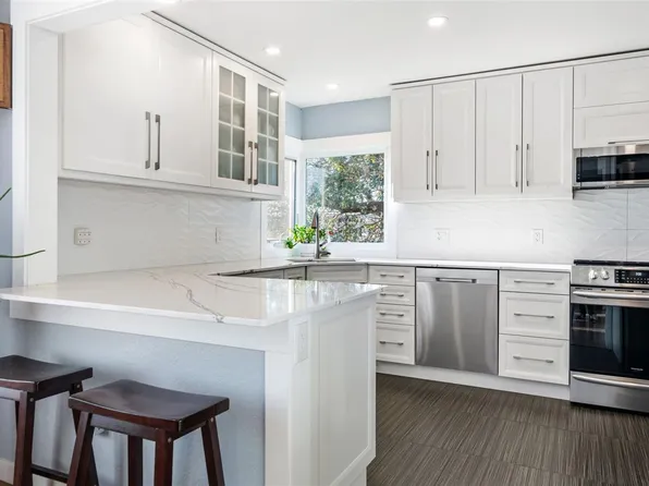 730 Burnside Rd W, Saanich, BC V8Z 1N1