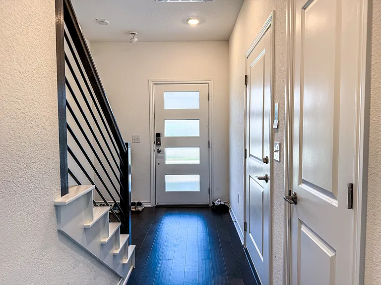 2904 Bronx Dr — Photo 5