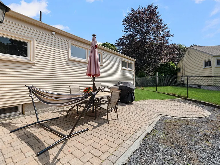 96 Redwood Dr — Photo 38