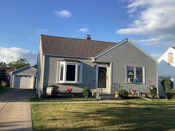 3rd image of 223 Orchard Dr