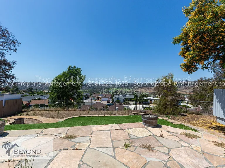 5207 Irwin Ave — Photo 2