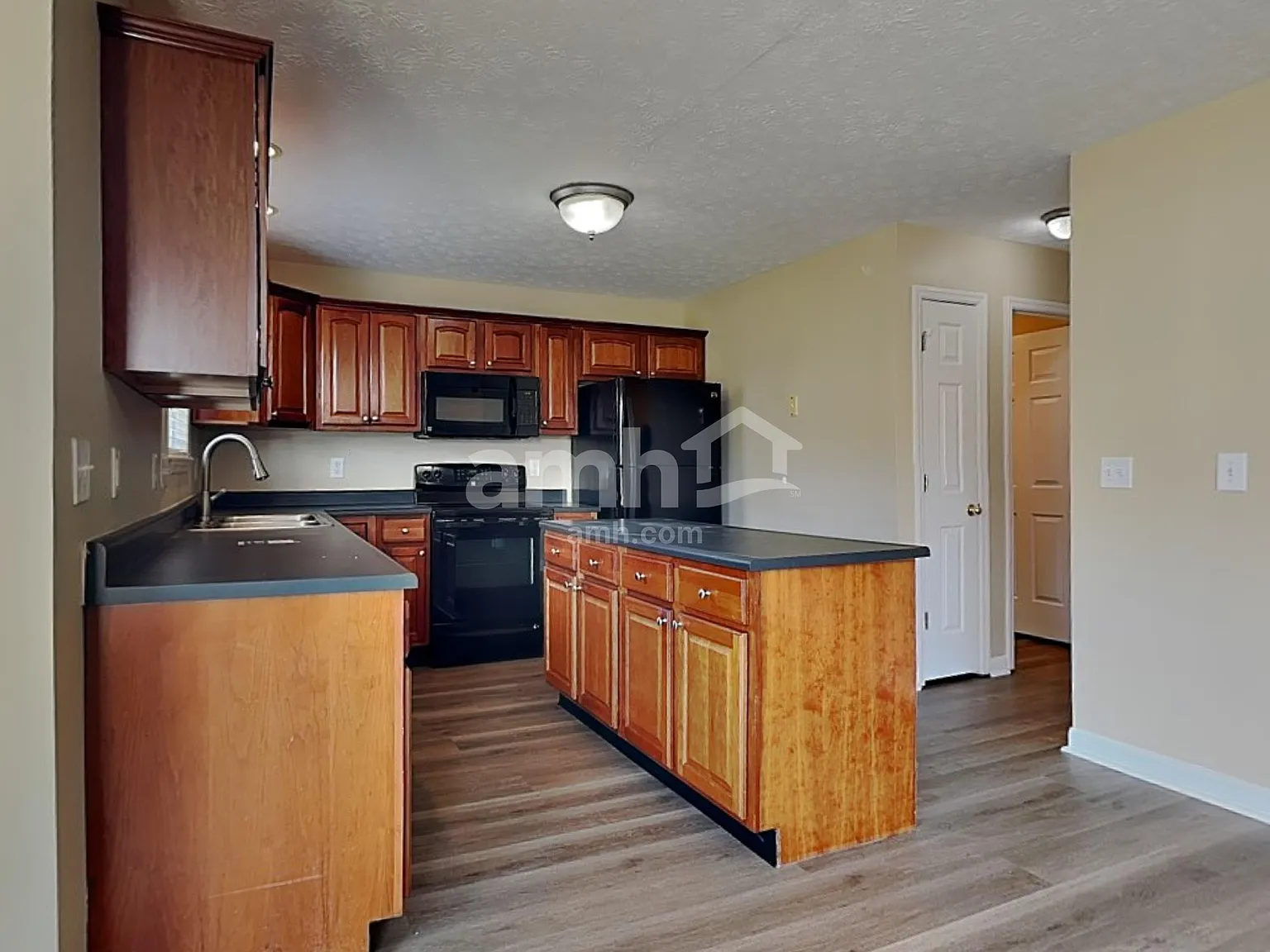 4 bed, 2.5 bath, 2092 sqft, $2,660 — Photo 4