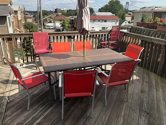 3rd image of 667 Tompkins Ave #1