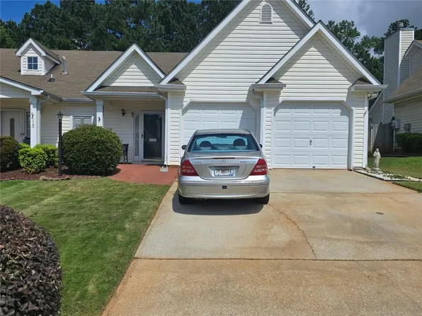 105 Courtyard Ln, Newnan, GA 30265