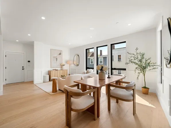 136 W 8th St, Boston, MA 02127