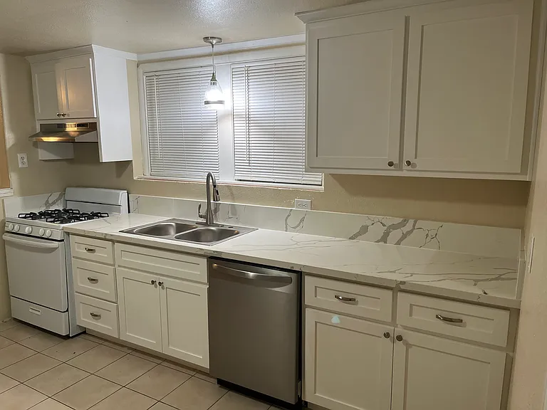 1240 Warner St #4 — Photo 1
