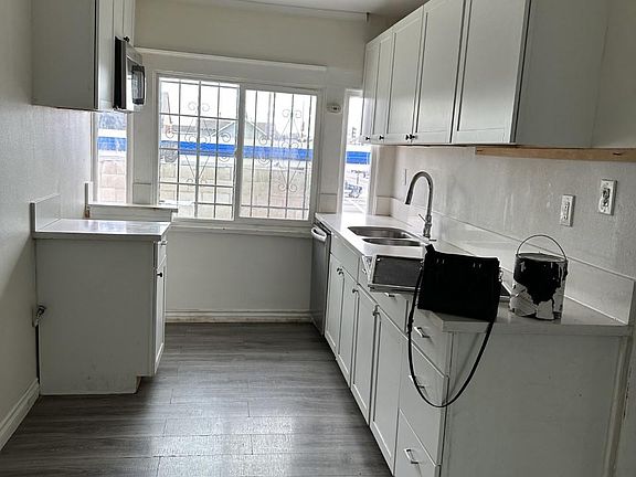 4th image of 3990 S Normandie Ave Unit 1/2