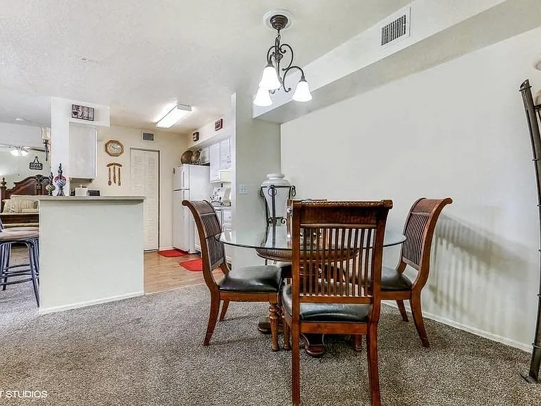 Villa Biscayne Apartments — Photo 15