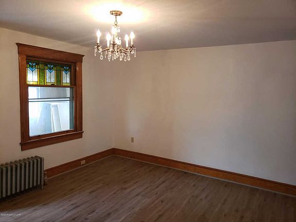 3rd image of 183 Roosevelt St