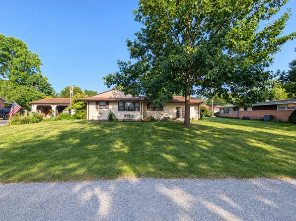 106 N Turner Dr, Mahomet, IL 61853