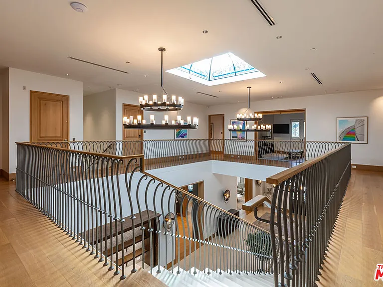 618 N Beverly Dr — Photo 14