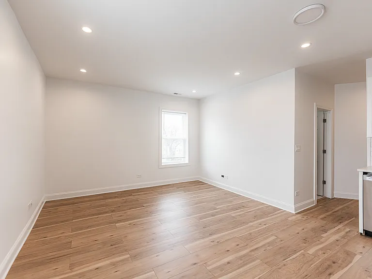 2101 N Hamlin Ave #3F — Photo 3