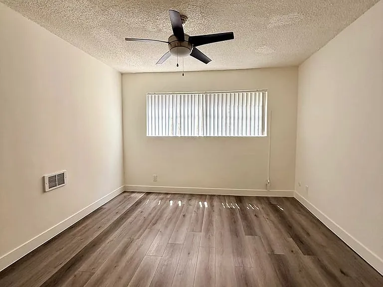 538 S Oxford Ave #107 — Photo 6