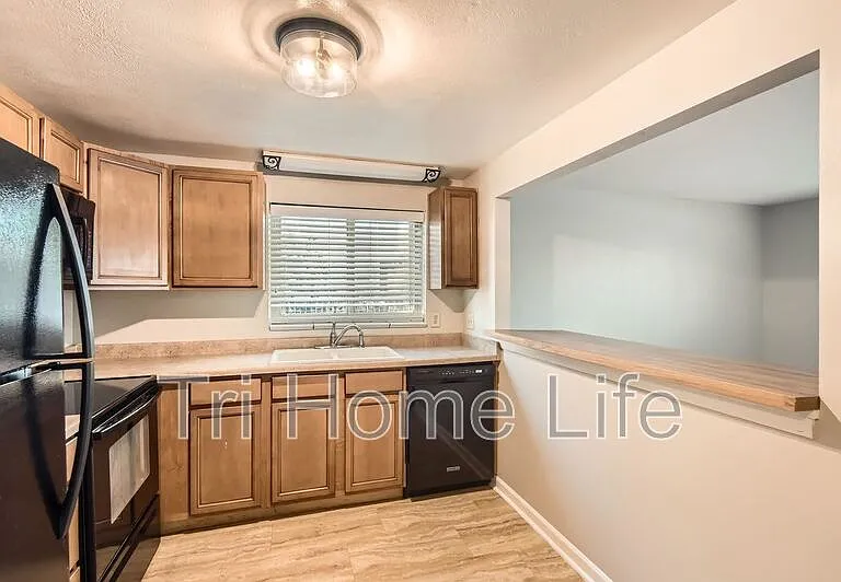 4725 S Acoma St — Photo 4