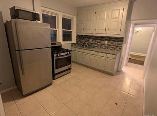 2886 E 196th St #1, Bronx, NY 10461