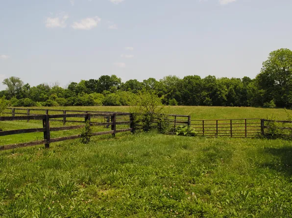 1312 Ruddles Mill Rd, Paris, KY 40361