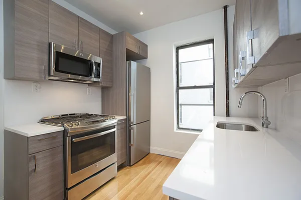 Rented by Weinstein Realty Group | media 24