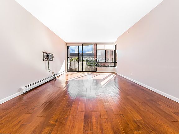 2nd image of 900 Bush St APT 405